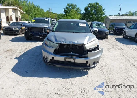 2015 Toyota Highlander Le Plus V6 z USA, uszkodzony, nr VIN 5TDBKRFH2FS194962